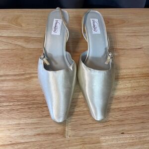 Dyeables Divine Womens 10B White Satin Slingback Kitten Heel Rhinestone Buckle